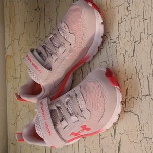 Nwt under armour girls sneakers